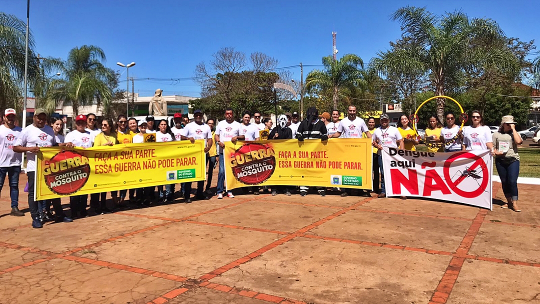 Sa&uacute;de faz a&ccedil;&atilde;o educativa para alertar sobre casos de dengue 