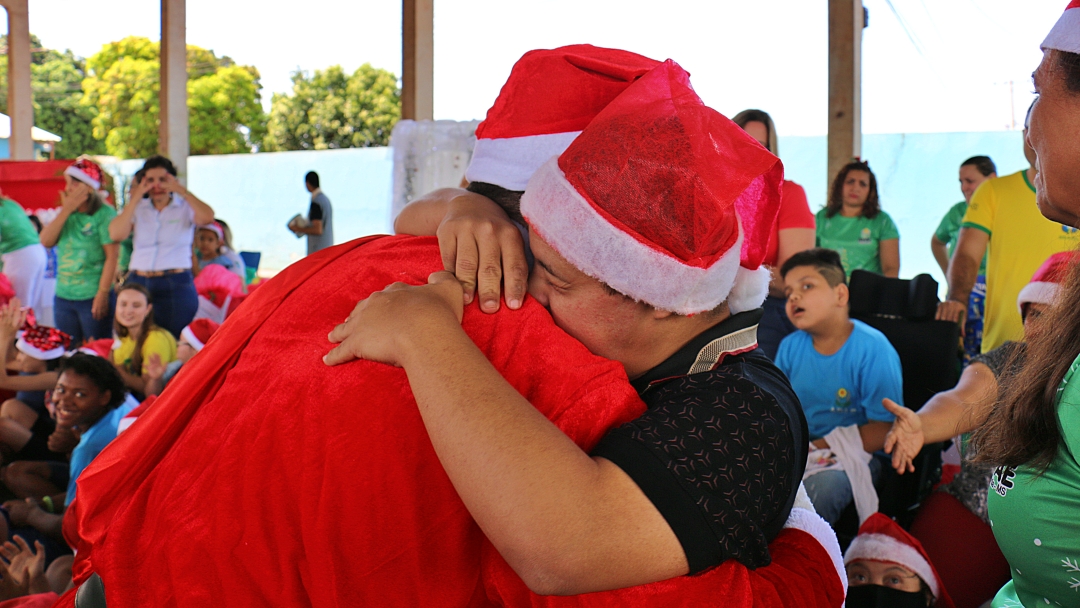 Nesta sexta-feira a APAE de Sidrol&acirc;ndia promoveu uma celebra&ccedil;&atilde;o de Natal