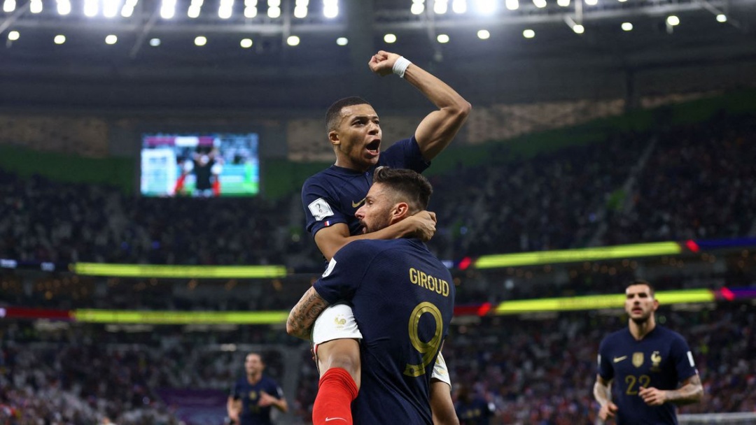 Giroud e Mbapp&eacute; fazem Fran&ccedil;a avan&ccedil;ar: 3 a 1 na Pol&ocirc;nia