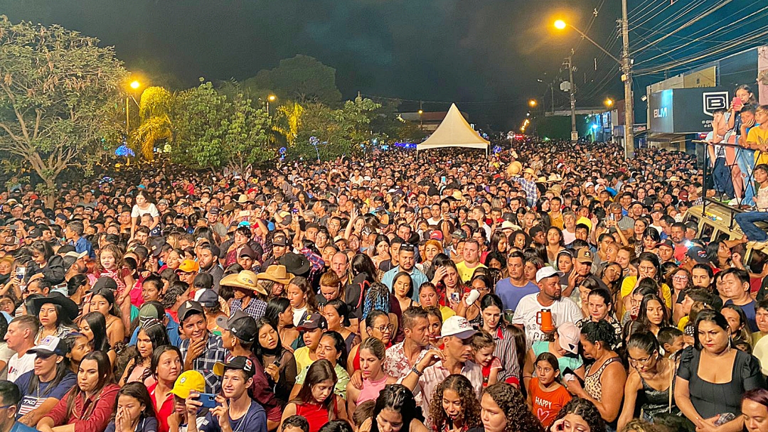 Mais de 10 mil pessoas vibraram e se emocionaram com o show de Ana Castela