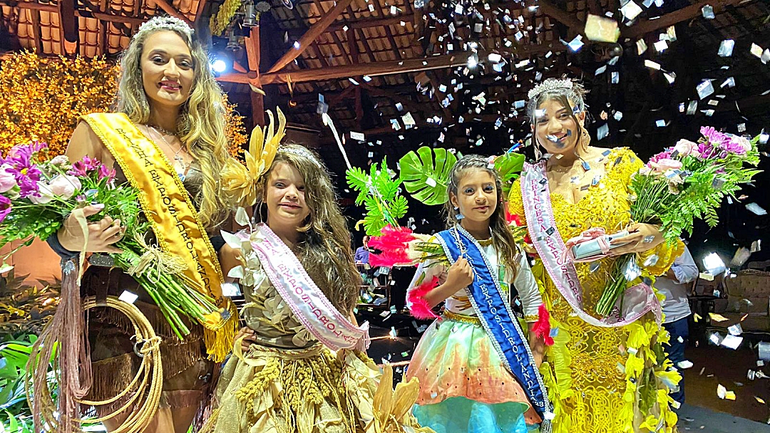 Emo&ccedil;&atilde;o e eleg&acirc;ncia na elei&ccedil;&atilde;o da Rainha, Princesa e Princesinha da Exposi&ccedil;&atilde;o