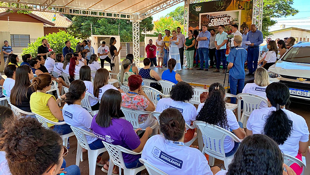 Prefeita entrega R$ 6,6 milh&otilde;es em  obras e lan&ccedil;a mais asfalto