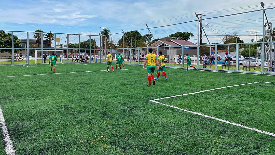 Prefeitura entrega revitaliza&ccedil;&atilde;o da Pra&ccedil;a Ivo Coltro e inaugura arena poliesportiva