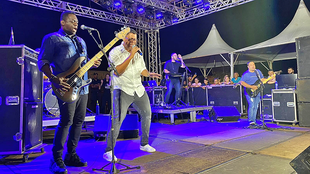 5 mil pessoas prestigiam show nacional com Anderson Freire no dia do anivers&aacute;rio de Sidrol&acirc;ndia