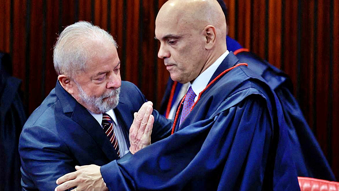 Lula e Alckmin s&atilde;o diplomados no TSE