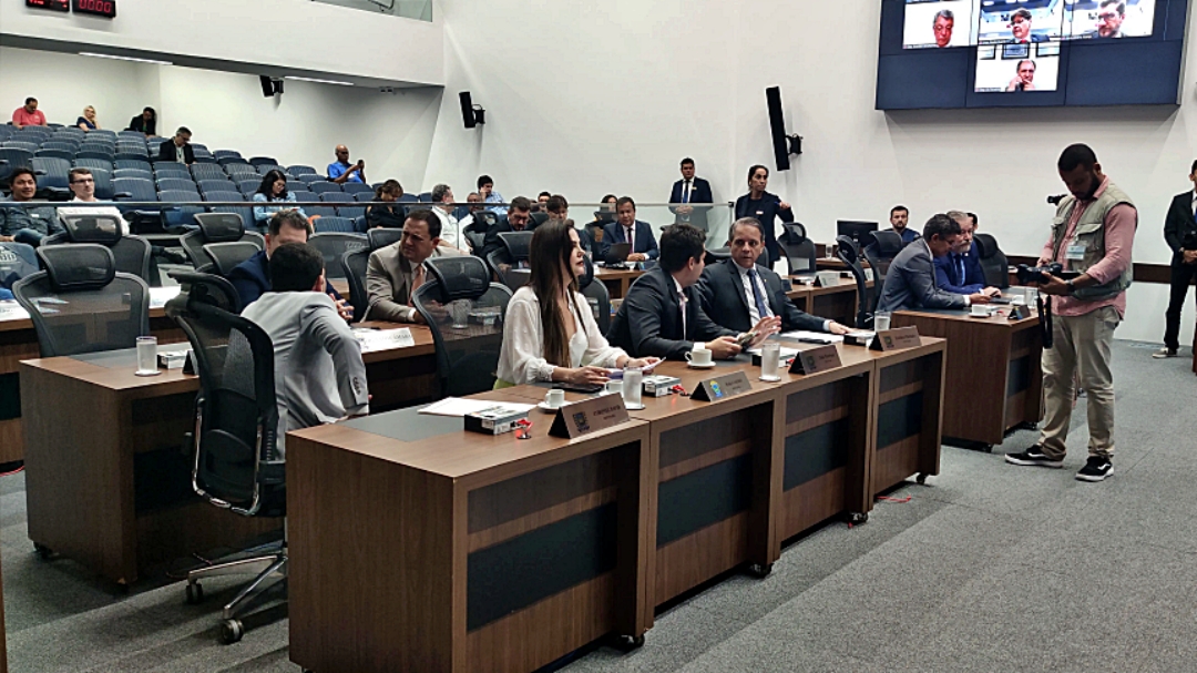 Assembleia apresenta projeto para aumento de 25% e 21% no sal&aacute;rio do vice e secret&aacute;rios