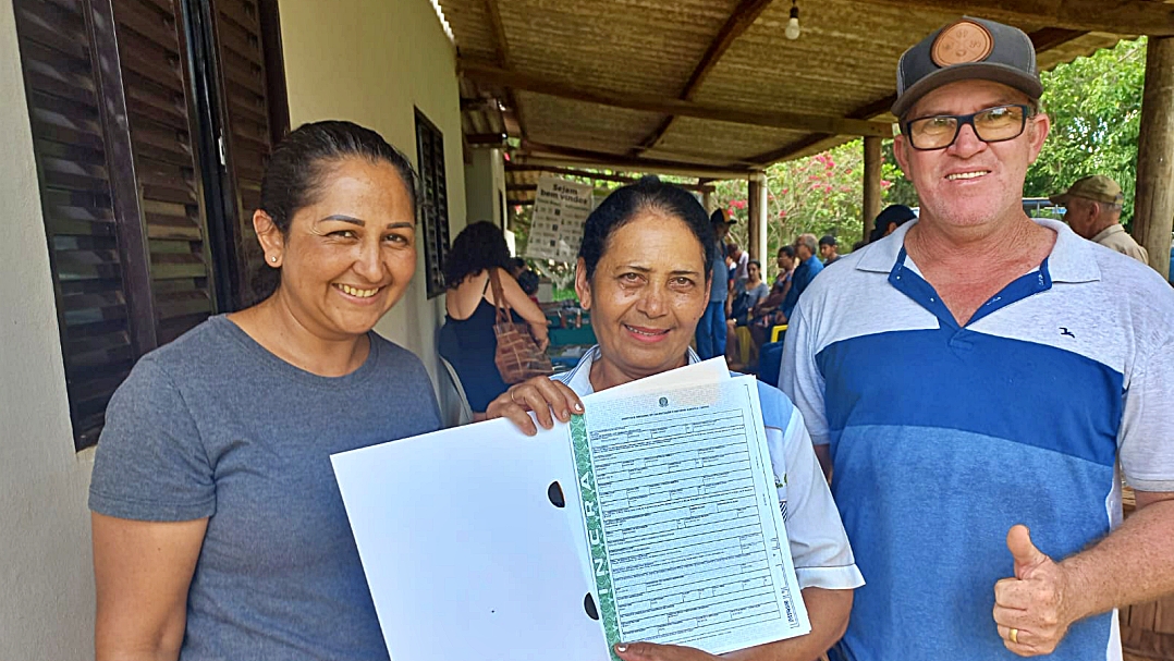 Em nova rodada de entregas, mais 119 assentados recebem t&iacute;tulo 