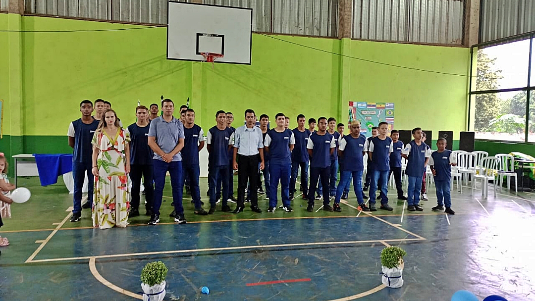 Evento marca encerramento do 1â° ano do Bom de Bola, Bom na Escola, no Quebra Coco