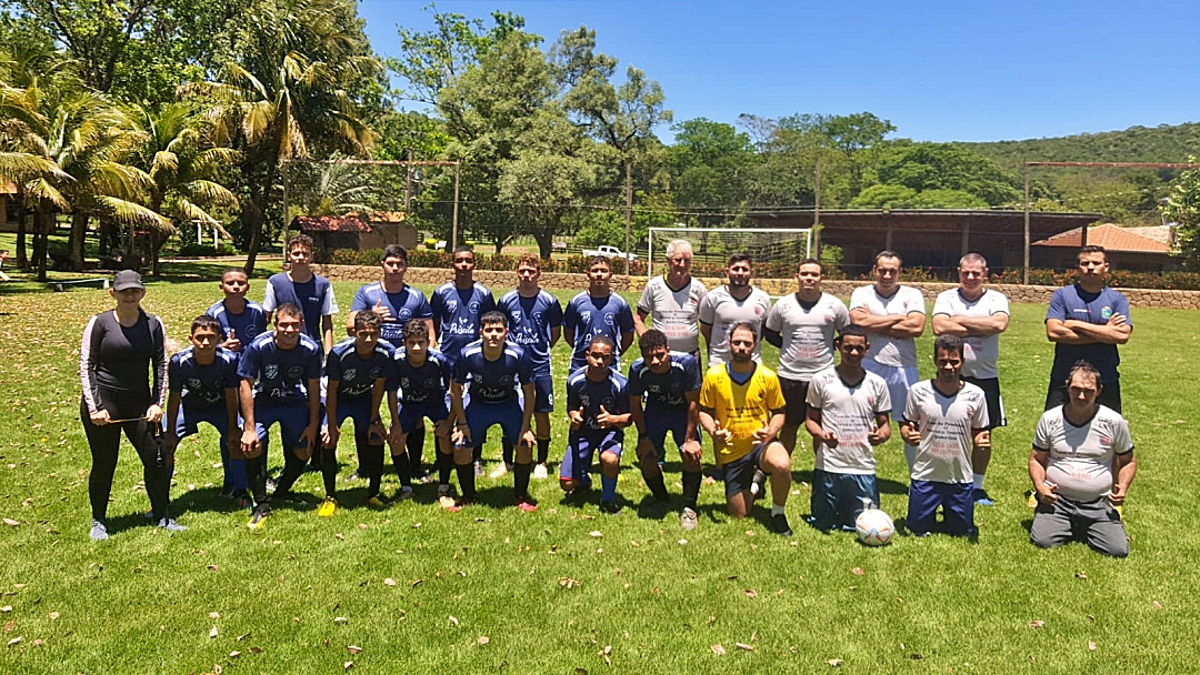 Evento marca encerramento do 1â° ano do Bom de Bola, Bom na Escola, no Quebra Coco