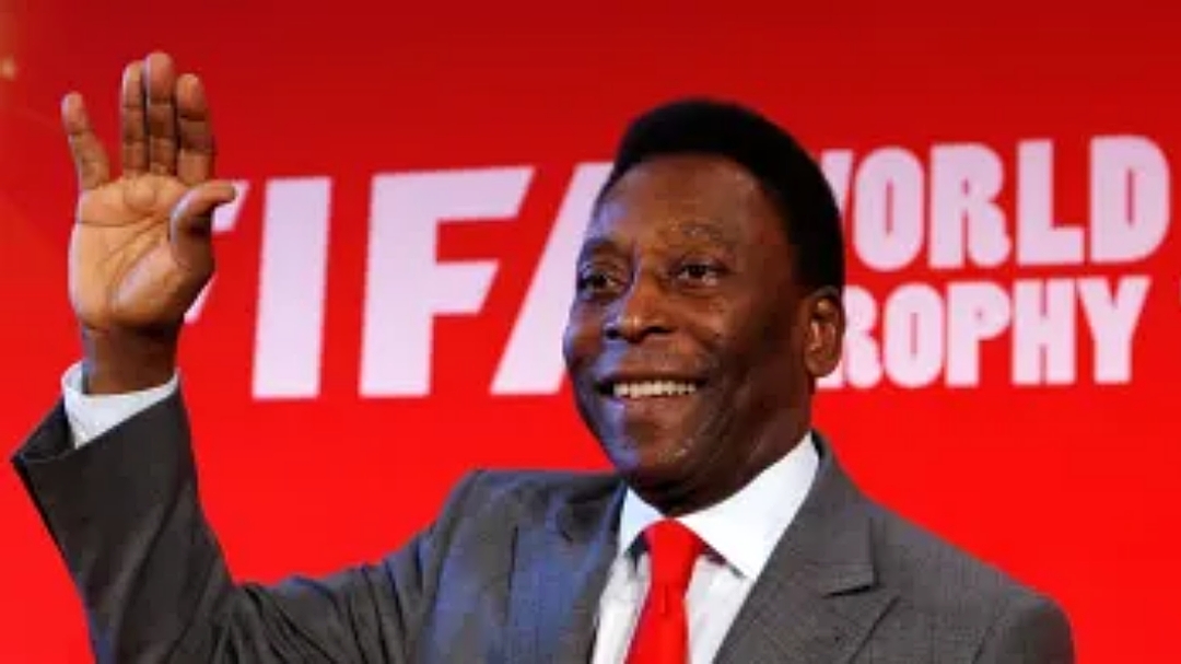 Pel&eacute; deve passar o Natal no hospital ap&oacute;s piora