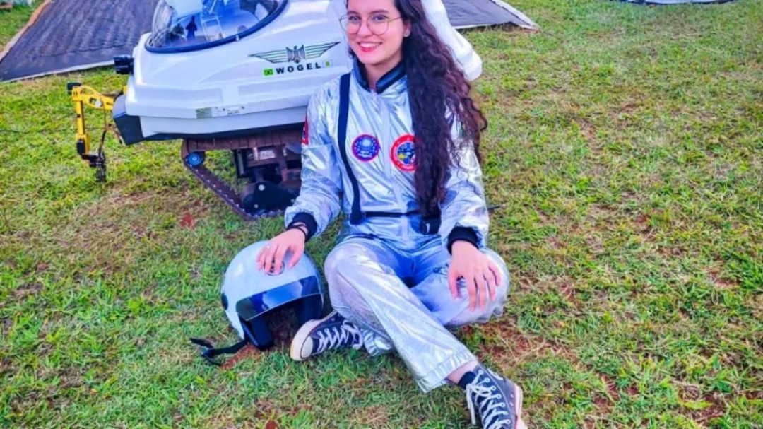 Brasileira de 18 anos descobre asteroide e &eacute; reconhecida pela NASA