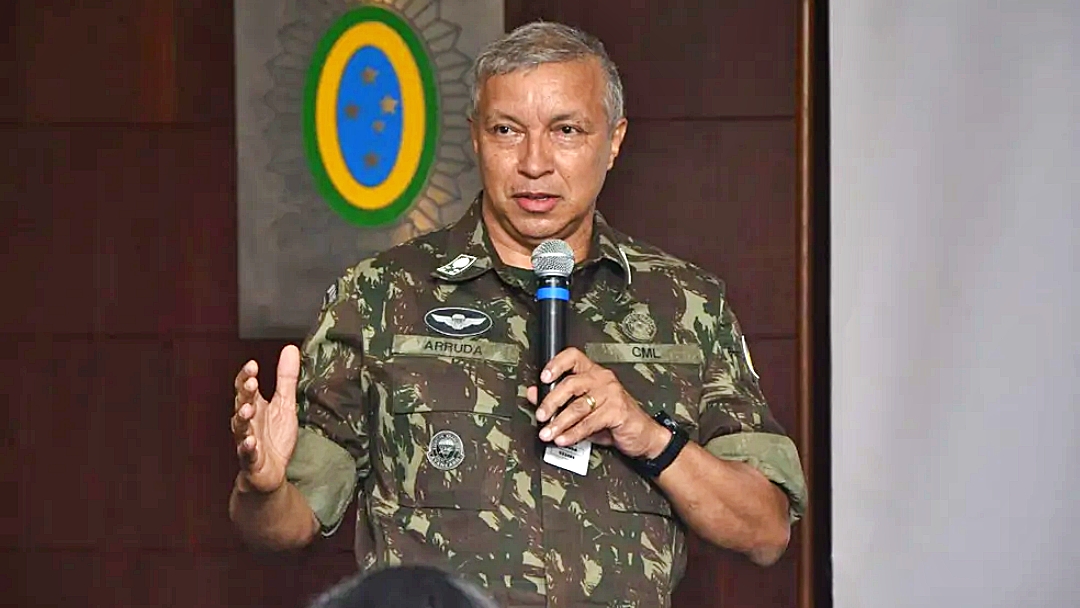 Bolsonaro nomeia comandante do Ex&eacute;rcito escolhido por Lula