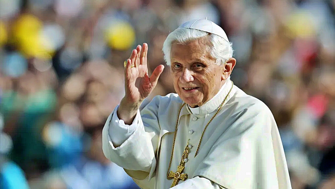 Papa em&eacute;rito Bento XVI morre aos 95 anos
