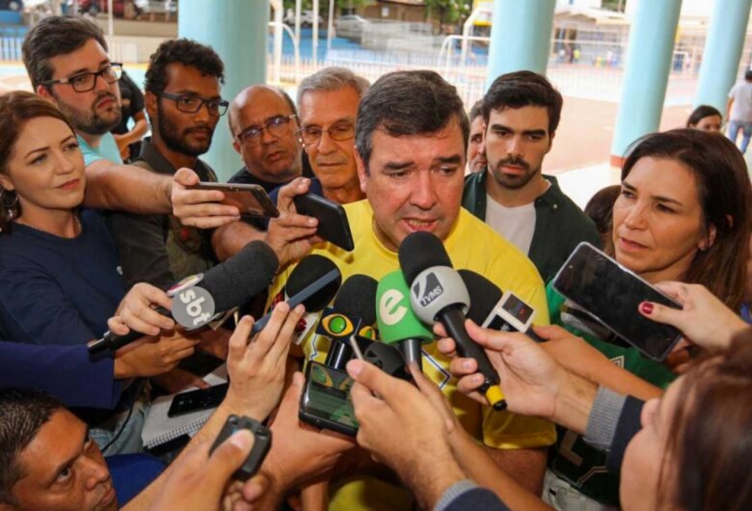 Eduardo Riedel toma posse como governador 