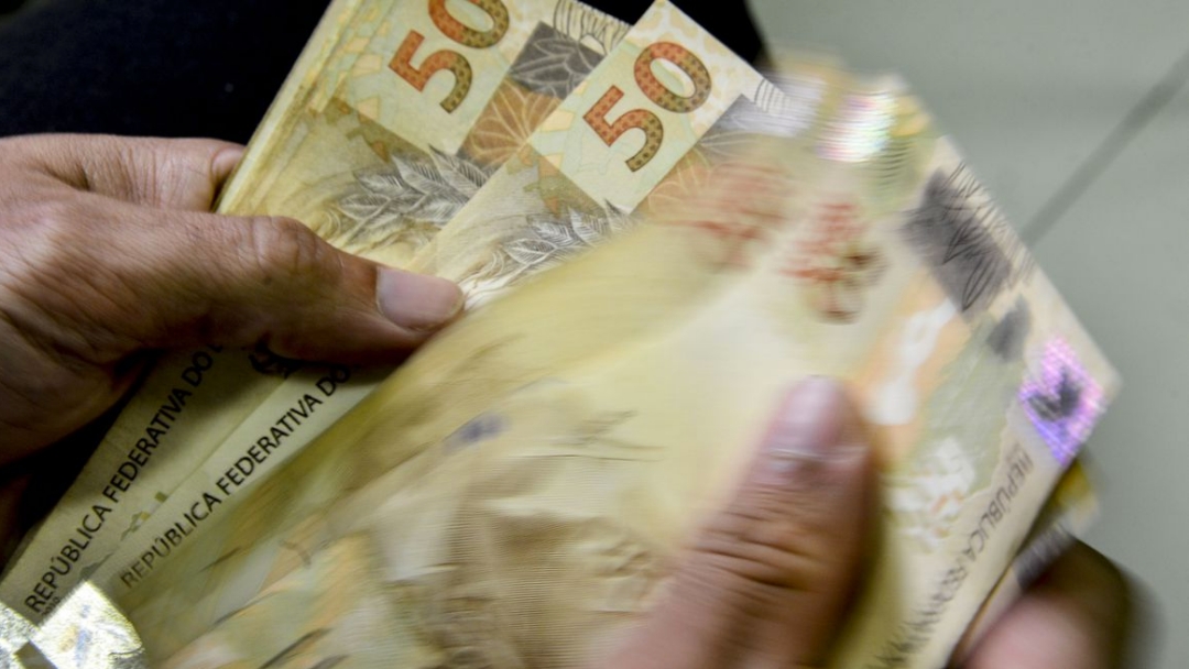 Sal&aacute;rio m&iacute;nimo de R$ 1.320 come&ccedil;a a valer hoje 