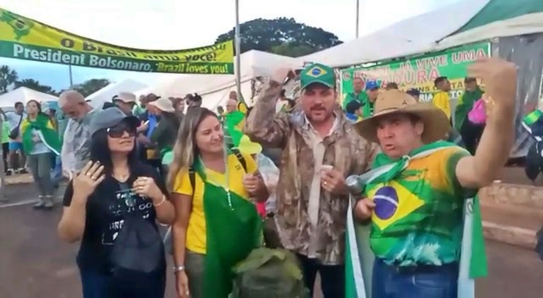 Sidrolandenses se juntam a manifestantes em Bras&iacute;lia e gravam v&iacute;deo durante protestos