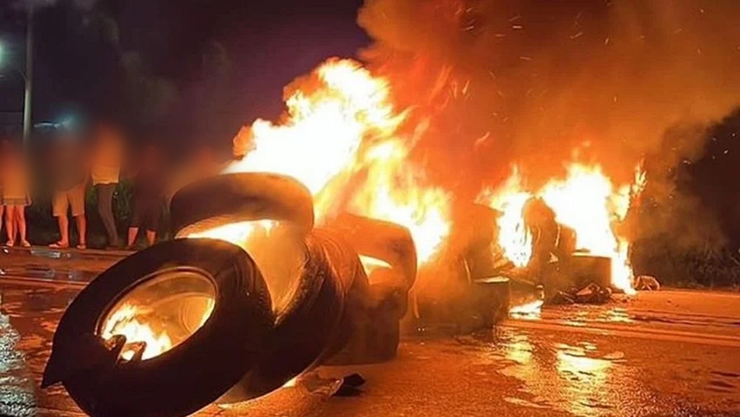 Manifestantes interditam BR-163, após invasões no DF