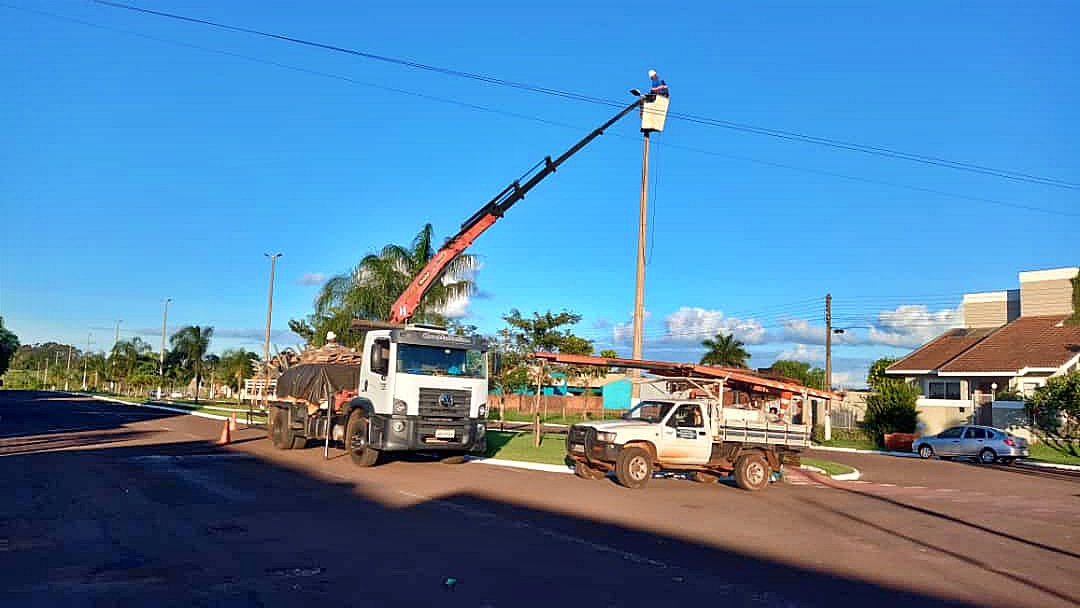 Prefeitura inicia pela Antero Lemes instala&ccedil;&atilde;o de l&acirc;mpadas de LED