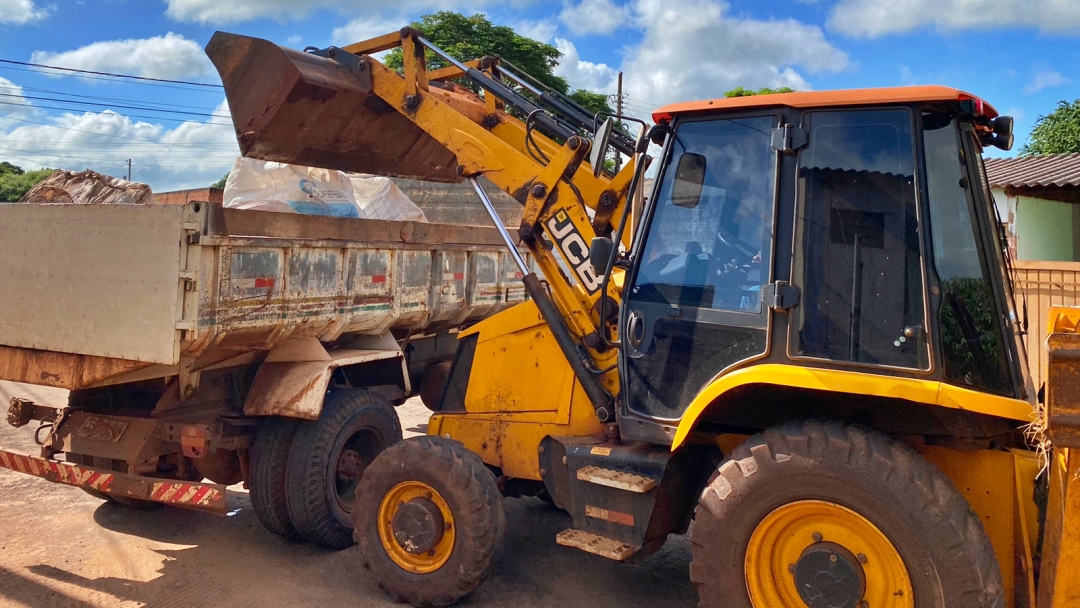 Quatro equipes realizam mutir&atilde;o de limpeza pela cidade