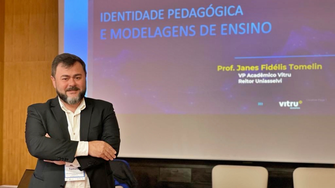 Reitor da UNIASSELVI realiza workshop em evento internacional sobre educa&ccedil;&atilde;o