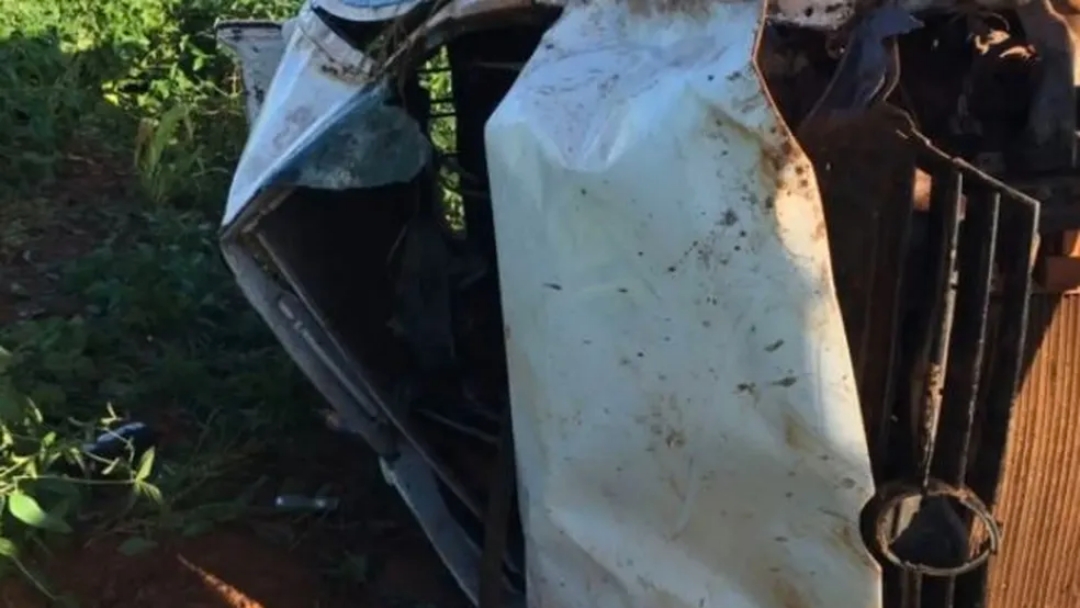 Acidente entre moto e carro mata quatro pessoas