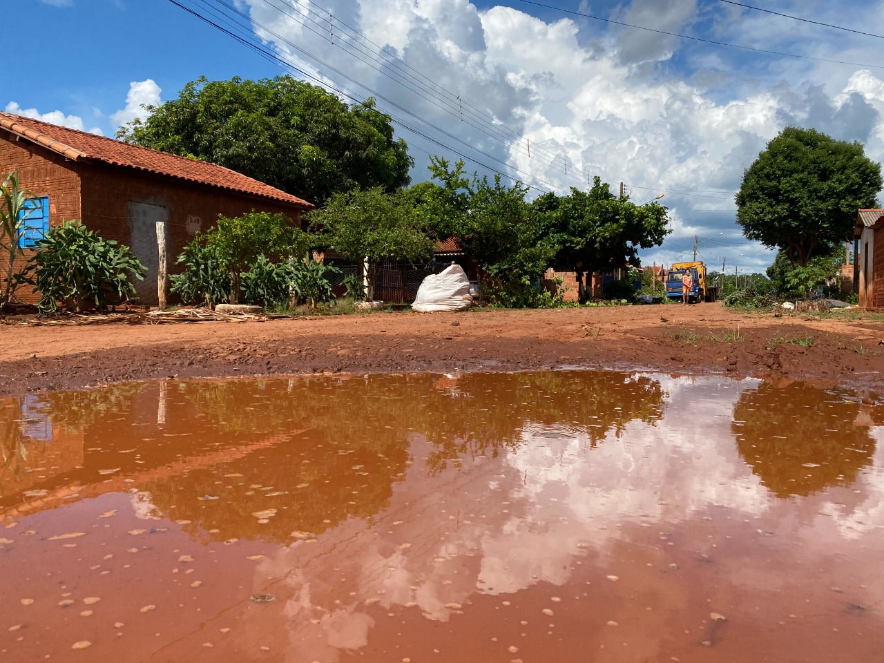 Empreiteira come&ccedil;a a instalar canteiro de obras do asfalto no Quebra Coco