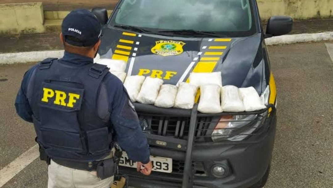 PRF prende na BR-060 casal que levava 26,94 kg de coca&iacute;na 