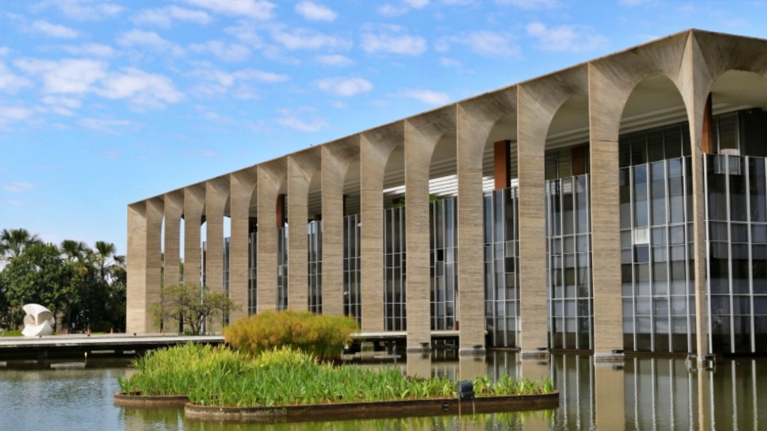 Governo nomeia ex-chanceler de Dilma