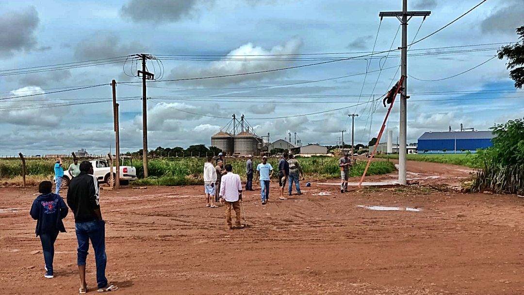 Trabalhador quase morre eletrocutado em rede de alta tens&atilde;o em Sidrol&acirc;ndia