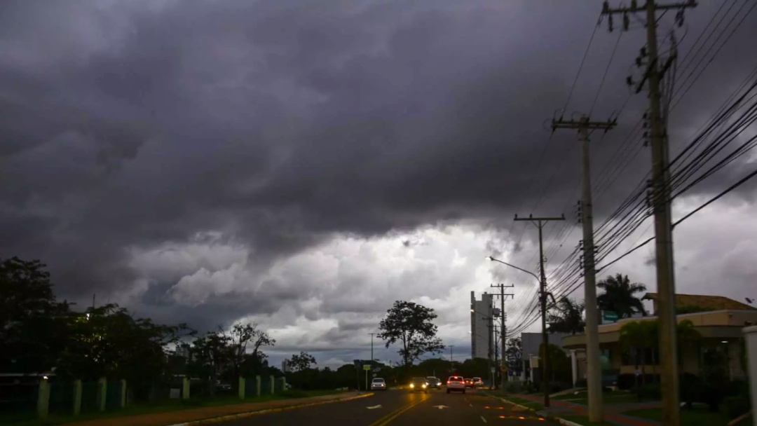 Alerta de tempestade com vento de at&eacute; 100 km/h para MS