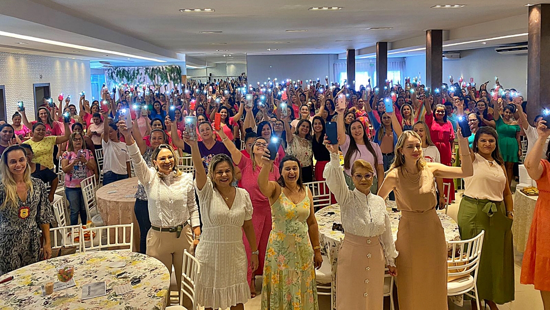 Dia da Mulher &eacute; comemorado com caf&eacute; da manh&atilde; e brindes