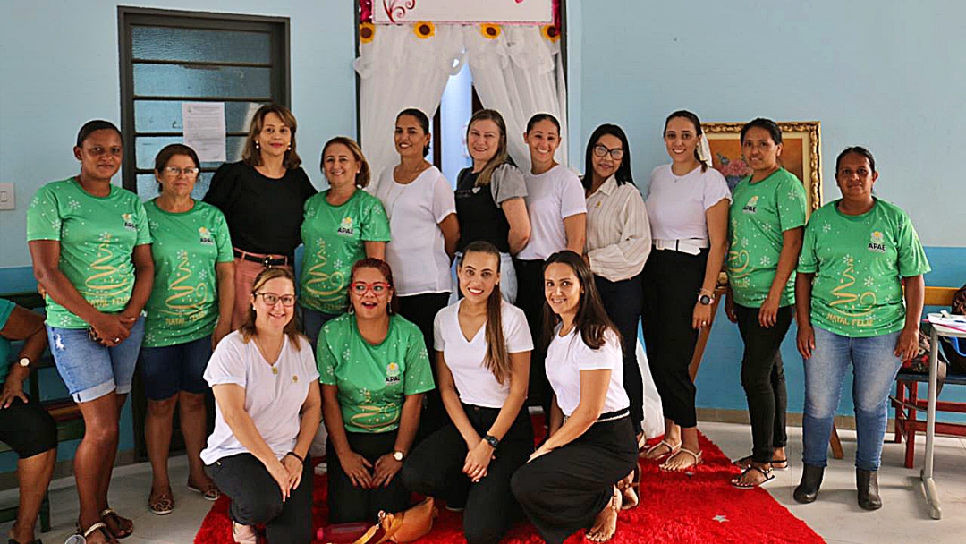 A APAE realizou um dia de beleza para as m&atilde;es e usu&aacute;rias nesta ultima quarta-feira