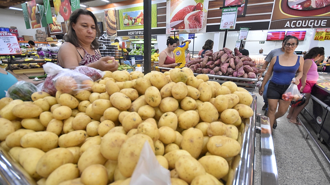 Batata fica R$ 1,40 mais barata em fevereiro e impulsiona queda no pre&ccedil;o da cesta b&aacute;sica na Capital