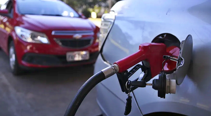 Pre&ccedil;o da gasolina sobe 9% e fica mais caro em todas as regi&otilde;es, diz IPTL