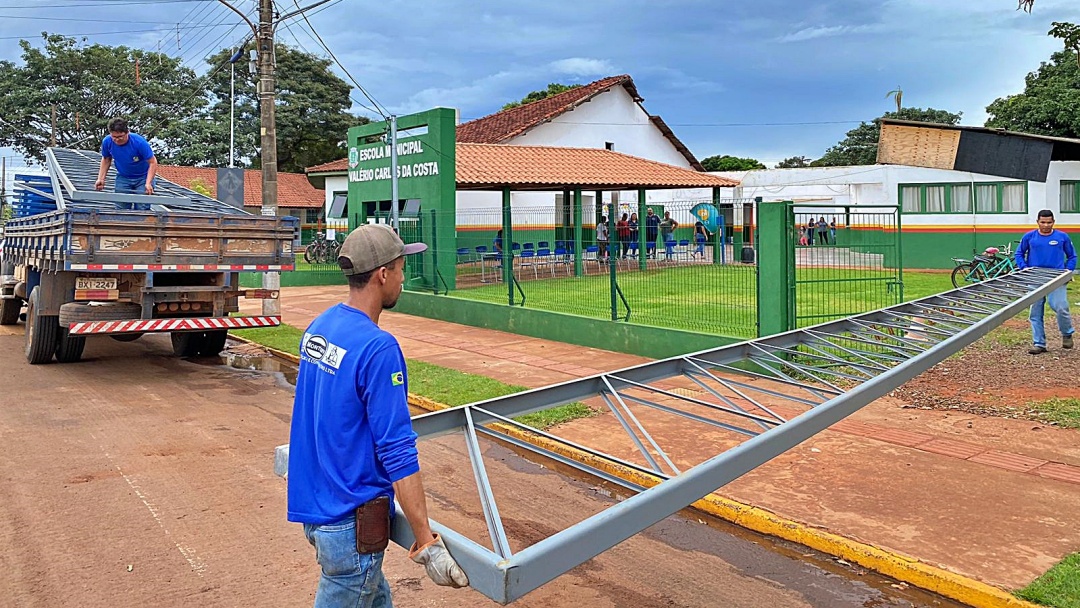 Empresa entrega estrutura e vai iniciar a montagem da cobertura de escolas