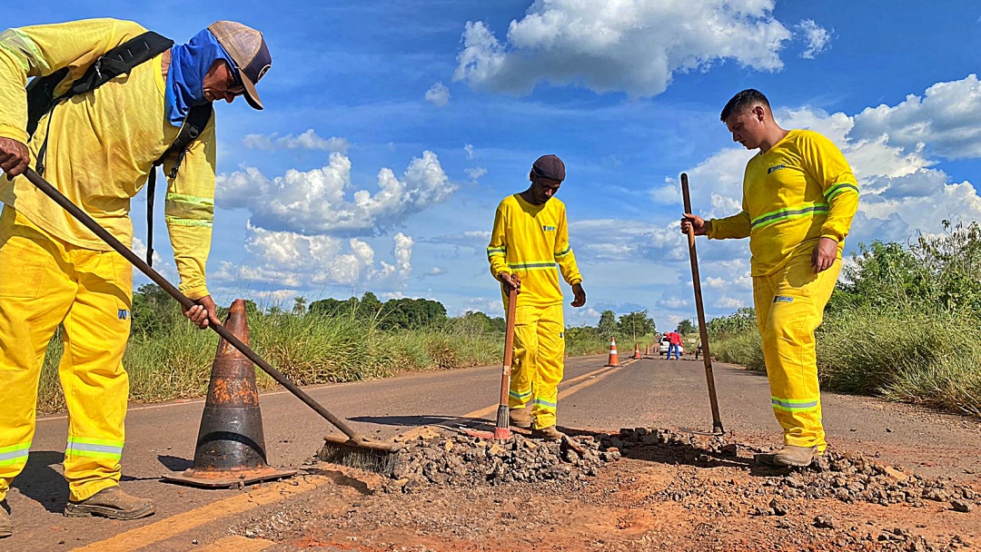 Agesul inicia reconstru&ccedil;&atilde;o de trechos cr&iacute;ticos entre Sidrol&acirc;ndia e Quebra Coco 