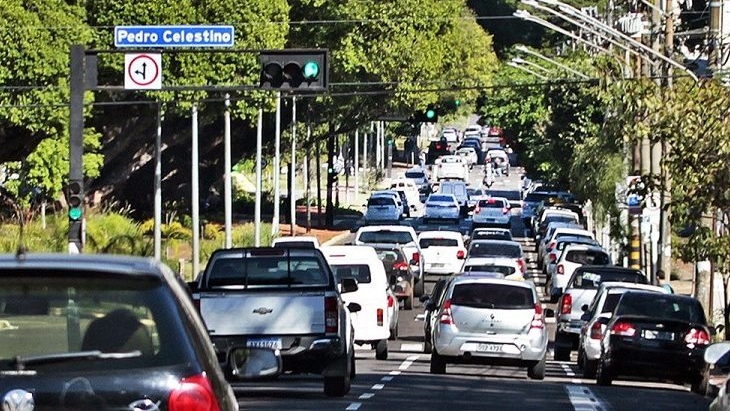 Abril &eacute; m&ecirc;s de licenciamento dos ve&iacute;culos com placas finais 1 e 2