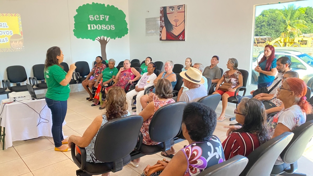 Equipe da Secretaria de Sa&uacute;de visita CRAS para preven&ccedil;&atilde;o da influenza