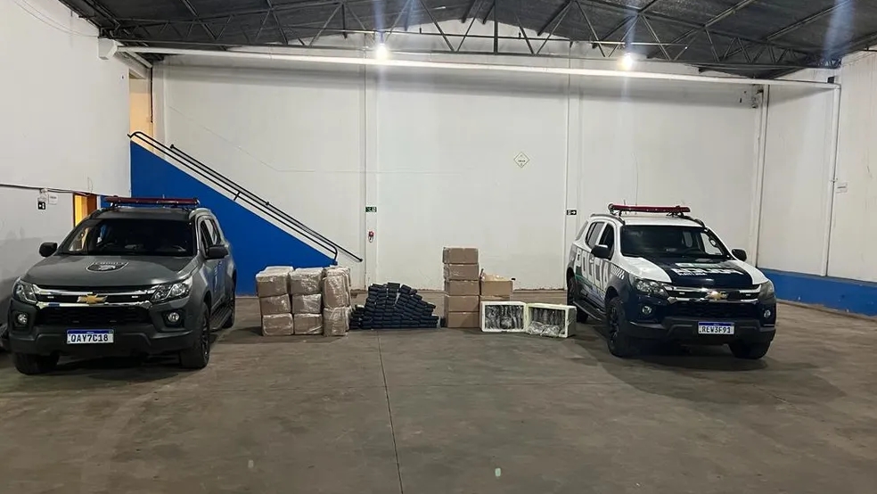 Pol&iacute;cia apreende quase 1 tonelada de coca&iacute;na em galp&atilde;o