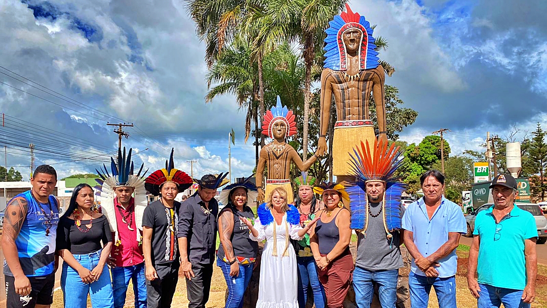 Prefeitura entrega 1â° dos 4 monumentos de preserva&ccedil;&atilde;o da mem&oacute;ria hist&oacute;rica de Sidrol&acirc;ndia