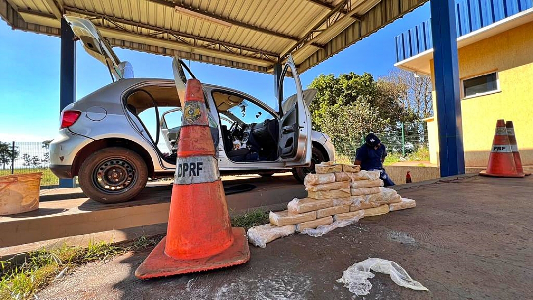 PRF apreende mais de 25 kg de pasta base em tanque de Gol que vinha de Ponta Por&atilde;