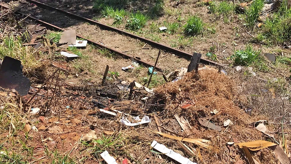 Trabalhadores acham corpo carbonizado durante limpeza de terreno baldio