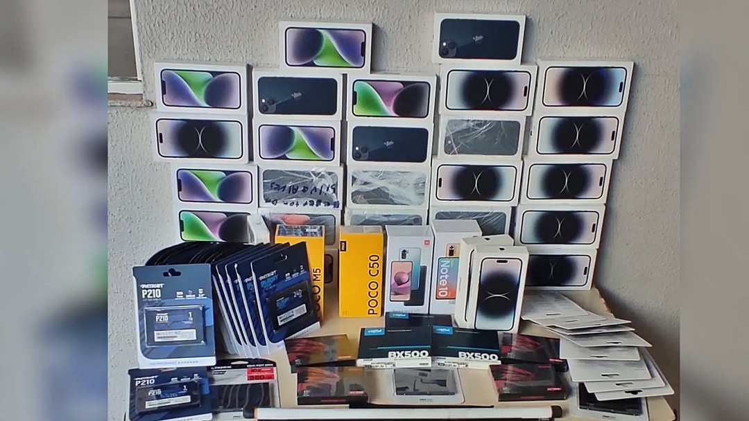 Carga de R$ 350 mil em celulares e produtos paraguaios &eacute; apreendida em carro alugado