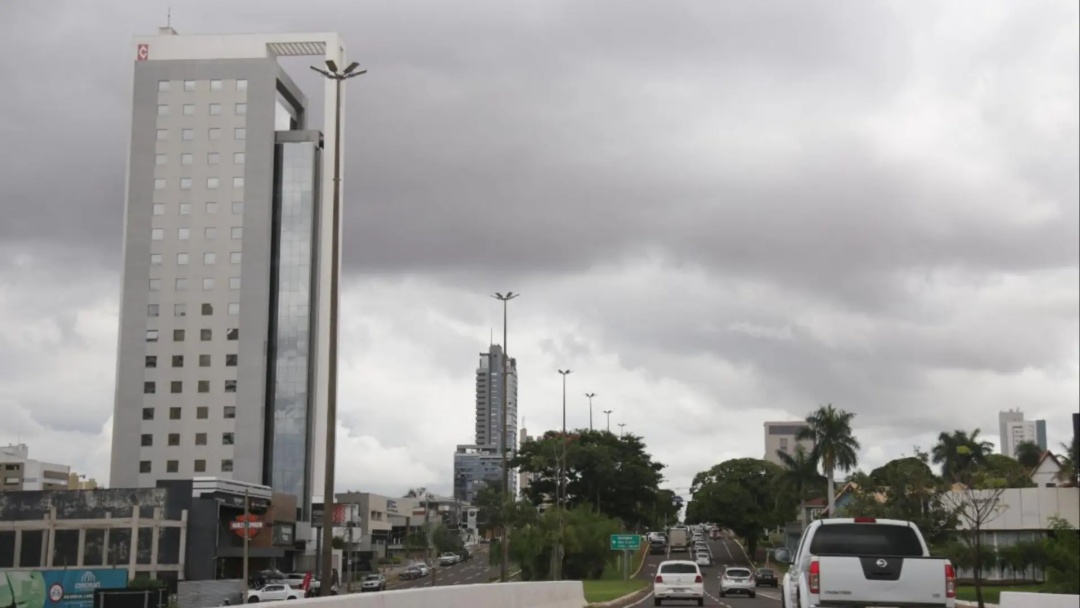 Semana ser&aacute; de manh&atilde;s frias, dias quentes e possibilidade de chuva forte 