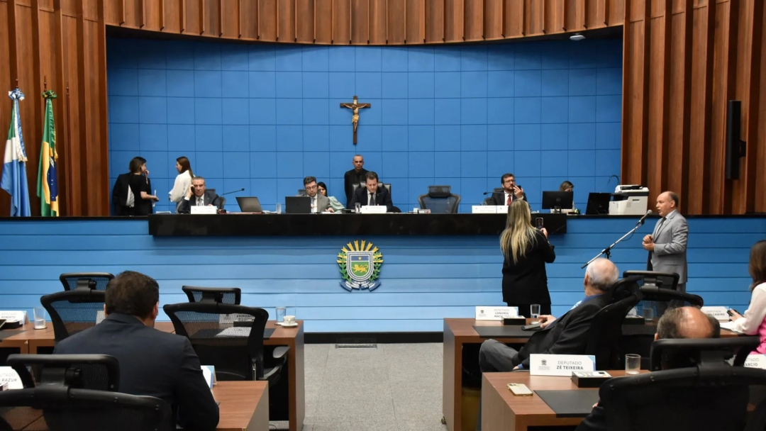Deputados aprovam projeto que garante participação remota em sessões