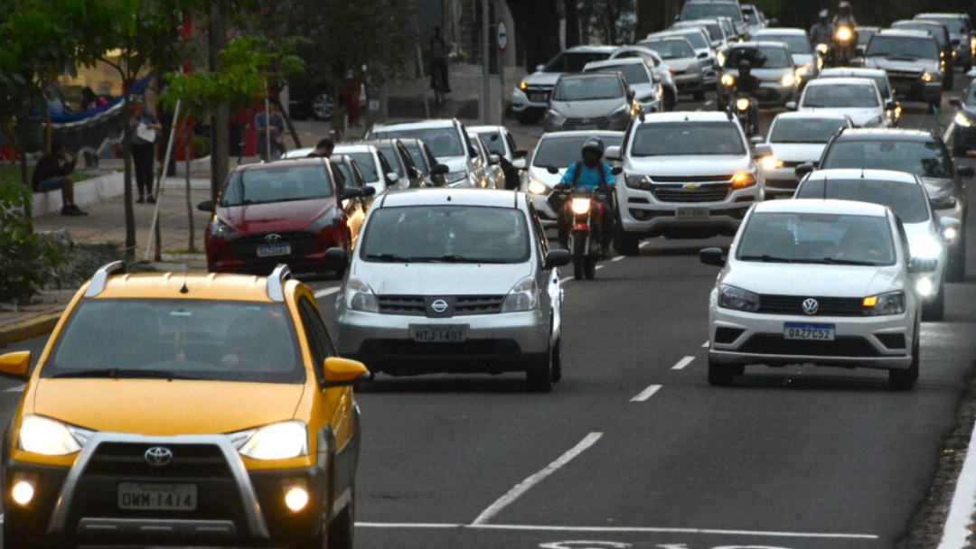 Licenciamento de ve&iacute;culos com placas de final 3 deve ser pago at&eacute; o fim de maio