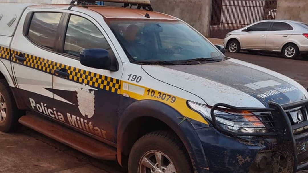 PM prende casal que tentava ir para Capital em trator furtado 