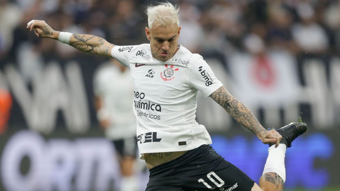 Corinthians faz 2 a 0 no Fluminense e deixa Z4