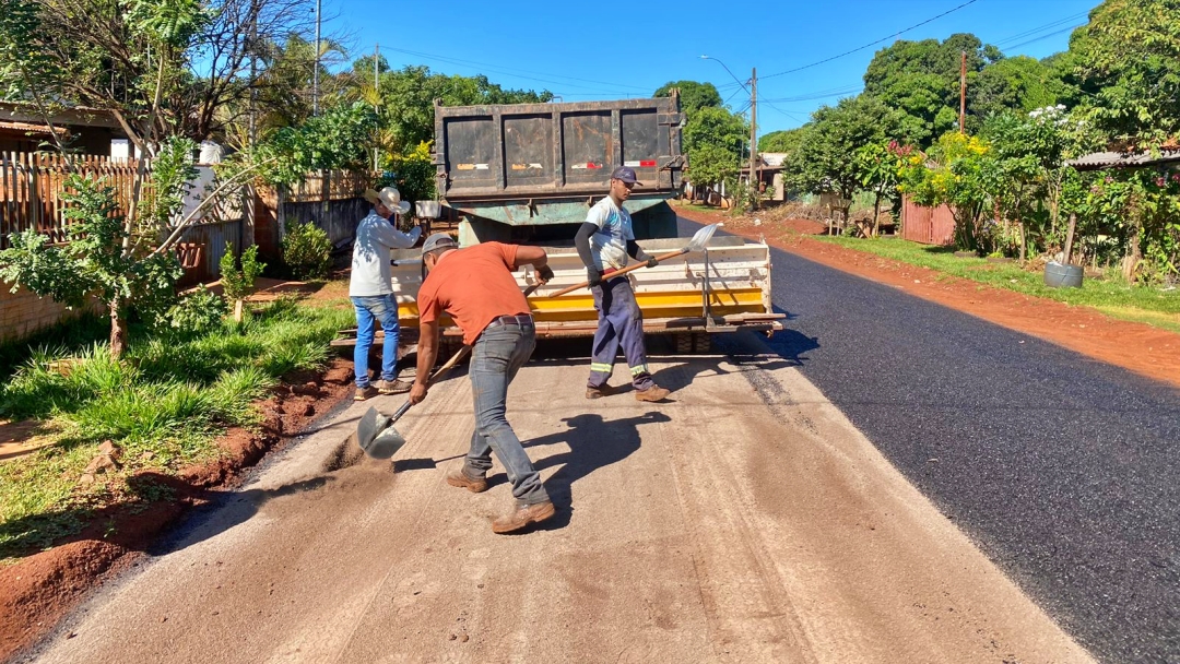 Obra avan&ccedil;a e asfalto no Quebra Coco deve terminar neste final de semana