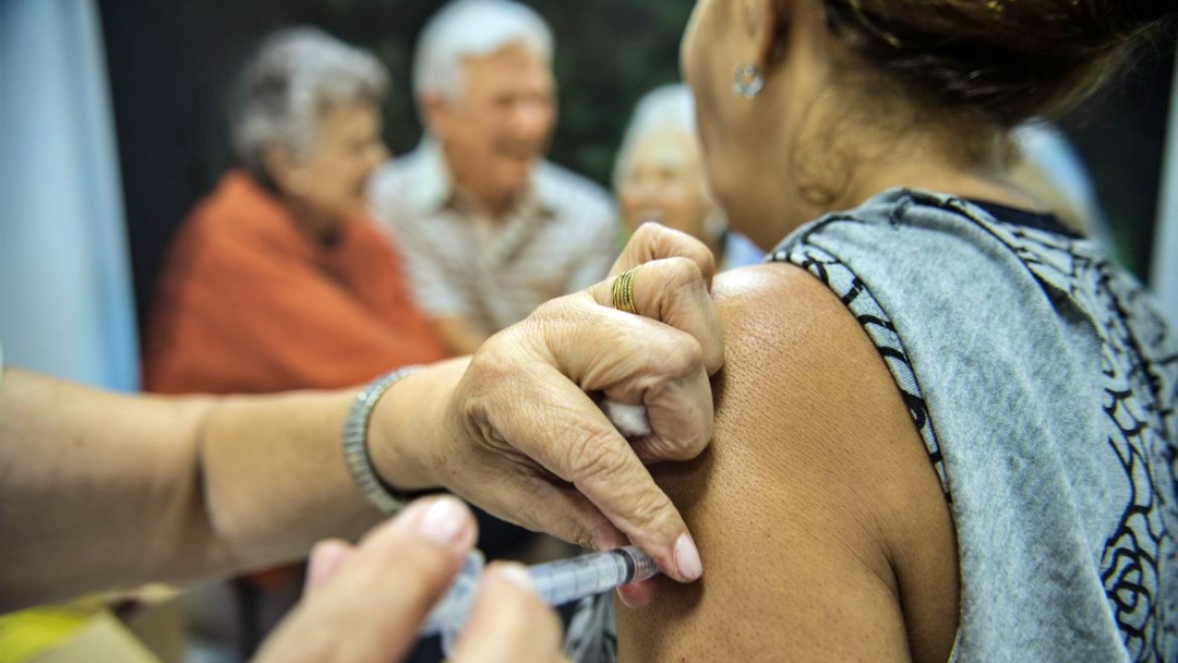 Mais de 43 milh&otilde;es de pessoas j&aacute; se vacinaram contra gripe no Brasil